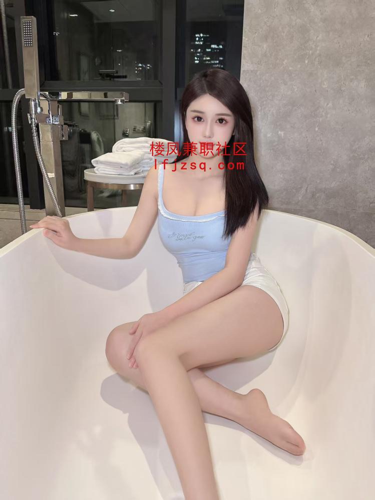 水嫩超值女友嫩穴多水很可爱