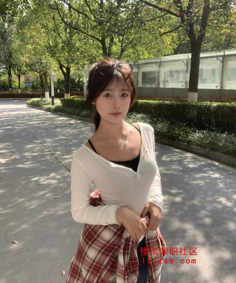 大奶翘臀反差欲女 自聊自做