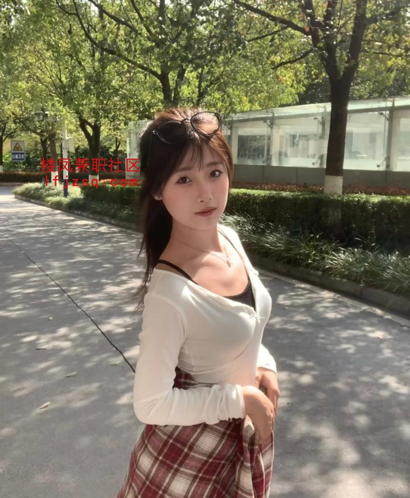 大奶翘臀反差欲女 自聊自做