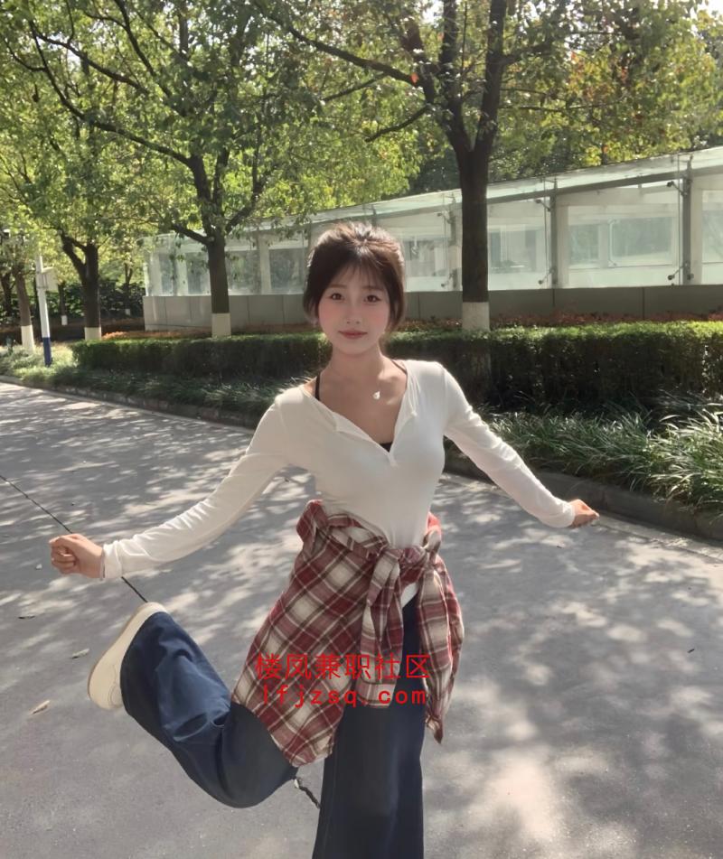 大奶翘臀反差欲女 自聊自做