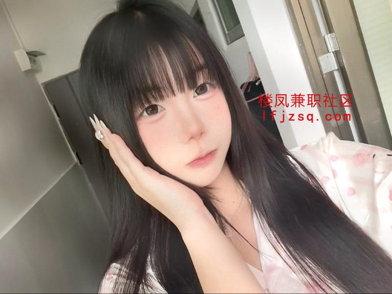杭州超值豪乳反差眼睛妹约呗