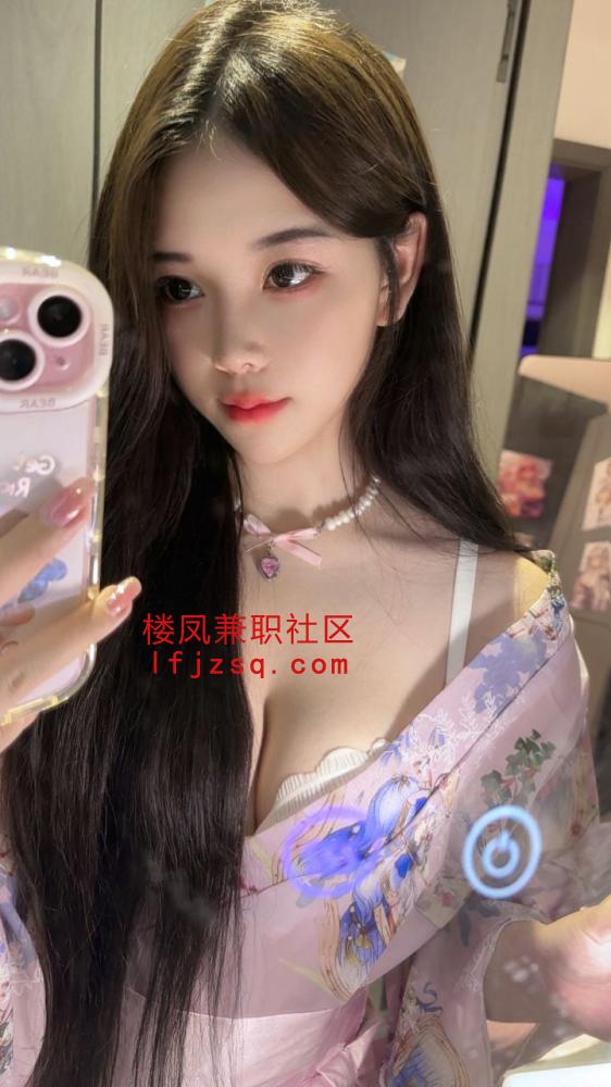 盐城清纯大奶学生妹 皮肤水嫩蜜桃臀晚上外出