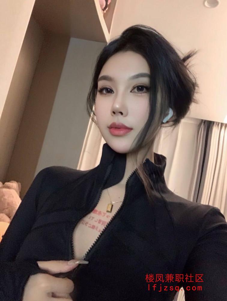 分享很开放的老师 可以吞精射脸 身材高挑迷人