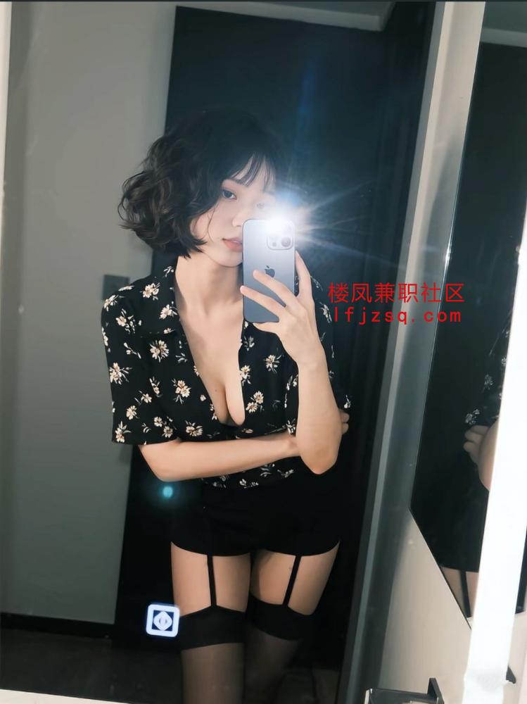 嘉兴05后在校学妹完美身材肤白貌美兼职在外租房（可外出）