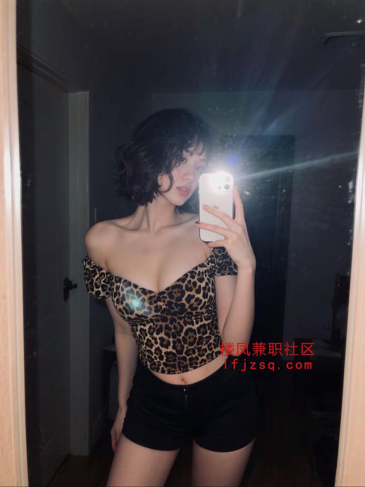 长沙05后在校学妹完美身材肤白貌美兼职在外租房（可外出）