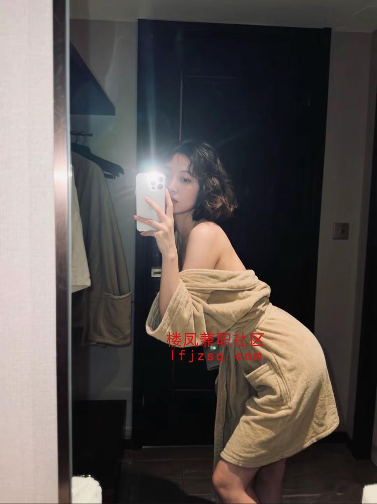 广州05后在校学妹完美身材肤白貌美兼职在外租房（可外出）