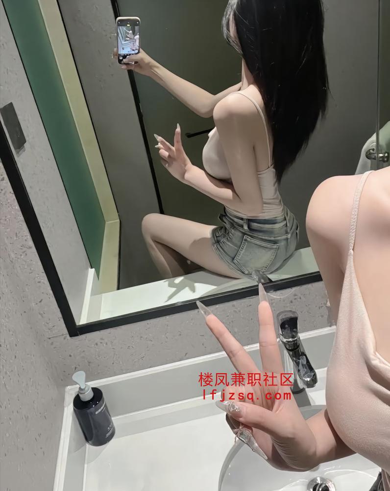 南京小小姐姐刚出道水嫩水嫩的腰细包子弹性足屁股翘翘很哇塞！