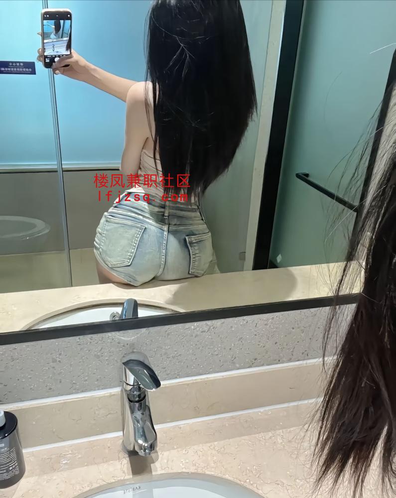南京小小姐姐刚出道水嫩水嫩的腰细包子弹性足屁股翘翘很哇塞！