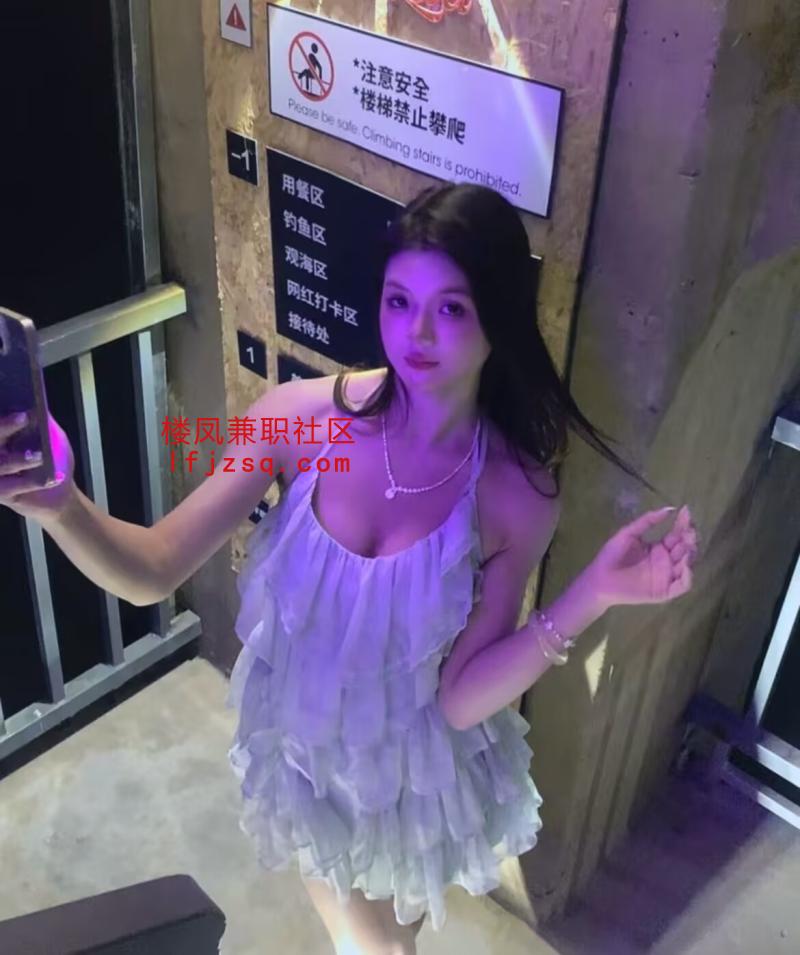 萝莉风骚逼紧多水很听话