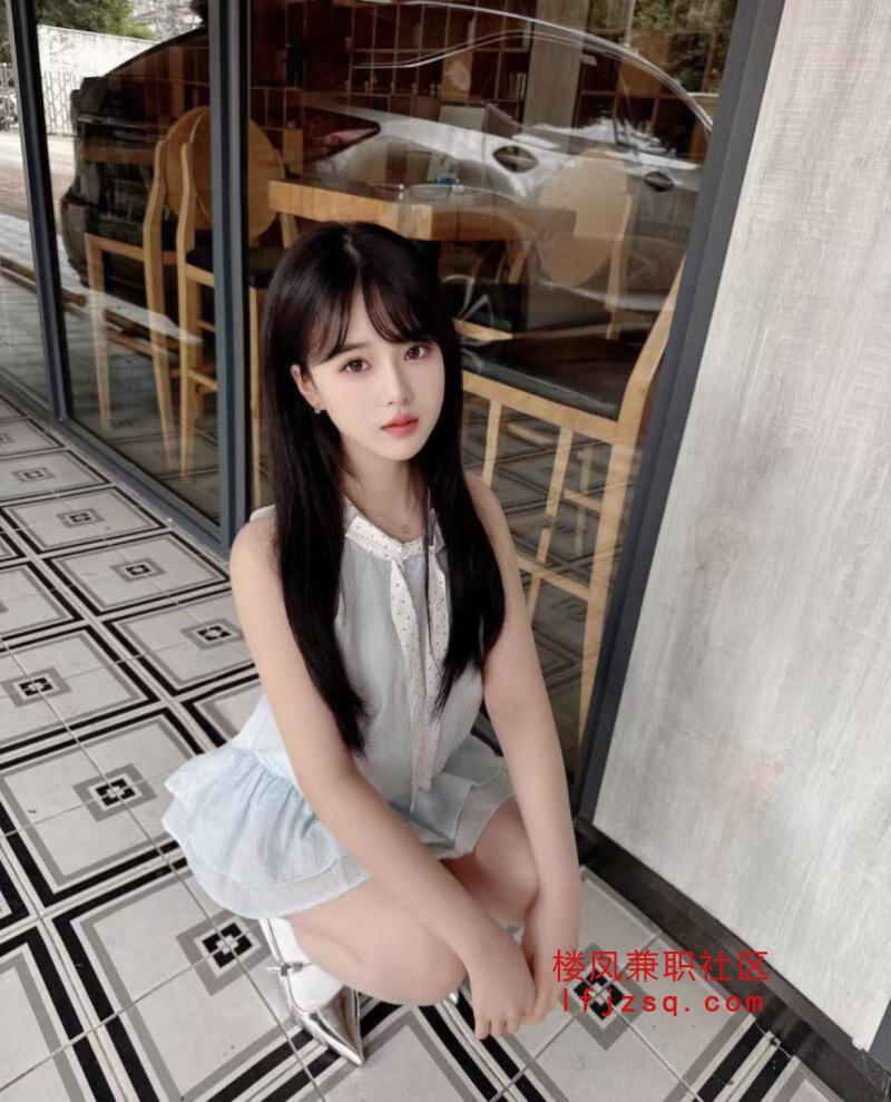 风骚大胸小萝莉粉嫩鲍鱼