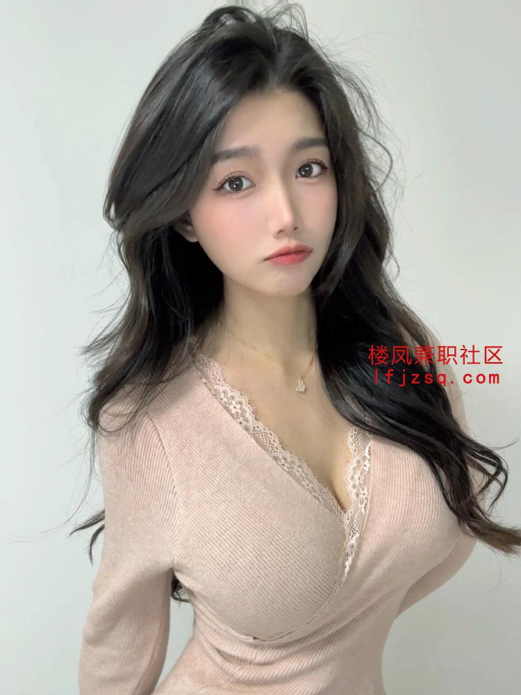 超大密桃臀大奶骚妹
