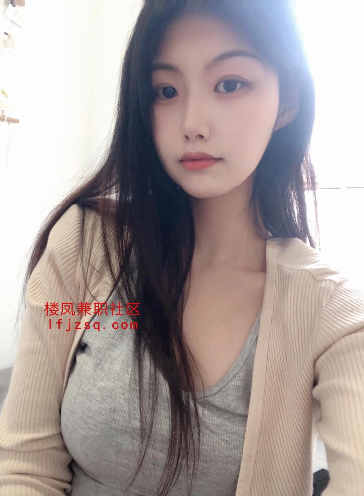 超大密桃臀大奶骚妹