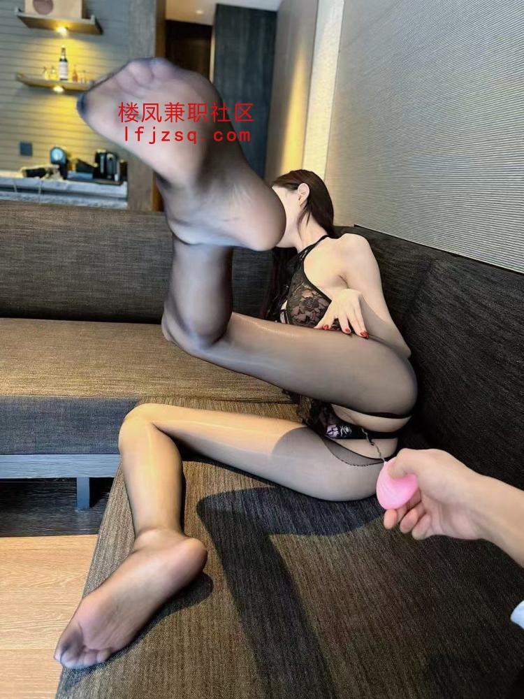 舞蹈老师B紧多水超敏感，高潮还会抽搐