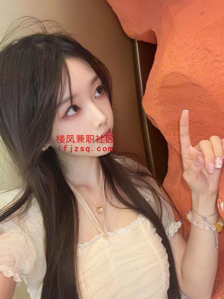 情趣诱惑小骚逼姿势多水多叫床好听