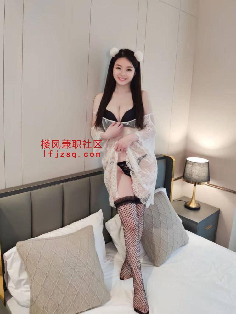 湖州胸大白哲蜜桃臀