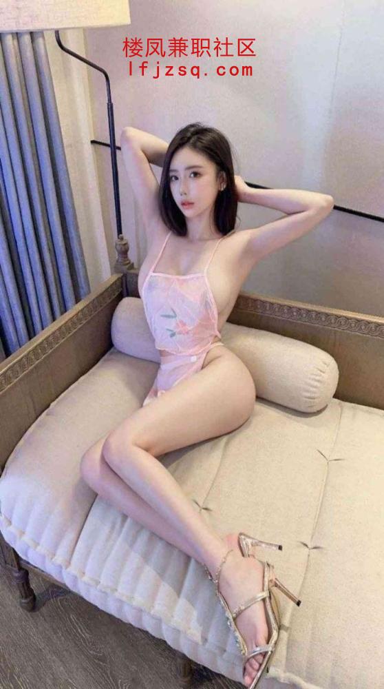 情趣制服扭着翘臀淫水很多