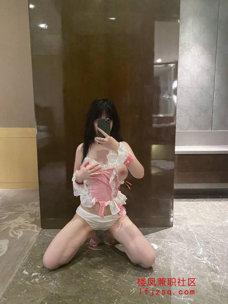 台州大学生下海兼职水多粉嫩