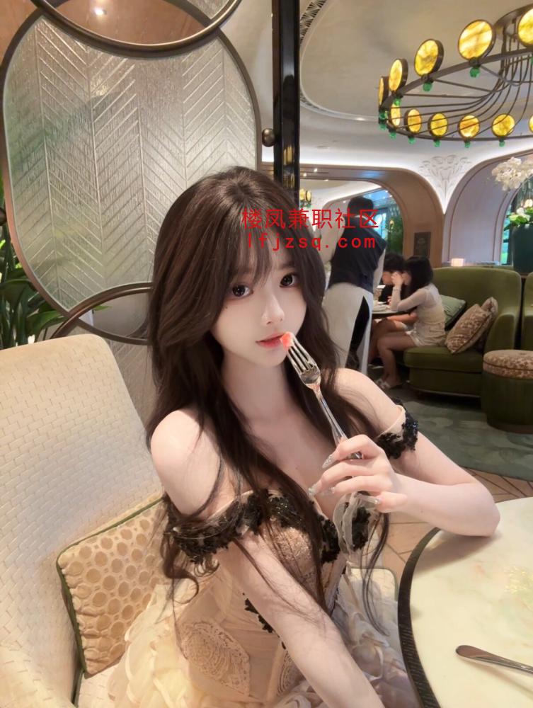 校外妹妹粉鲍鱼多水紧致淫水多听话兼职赚外快