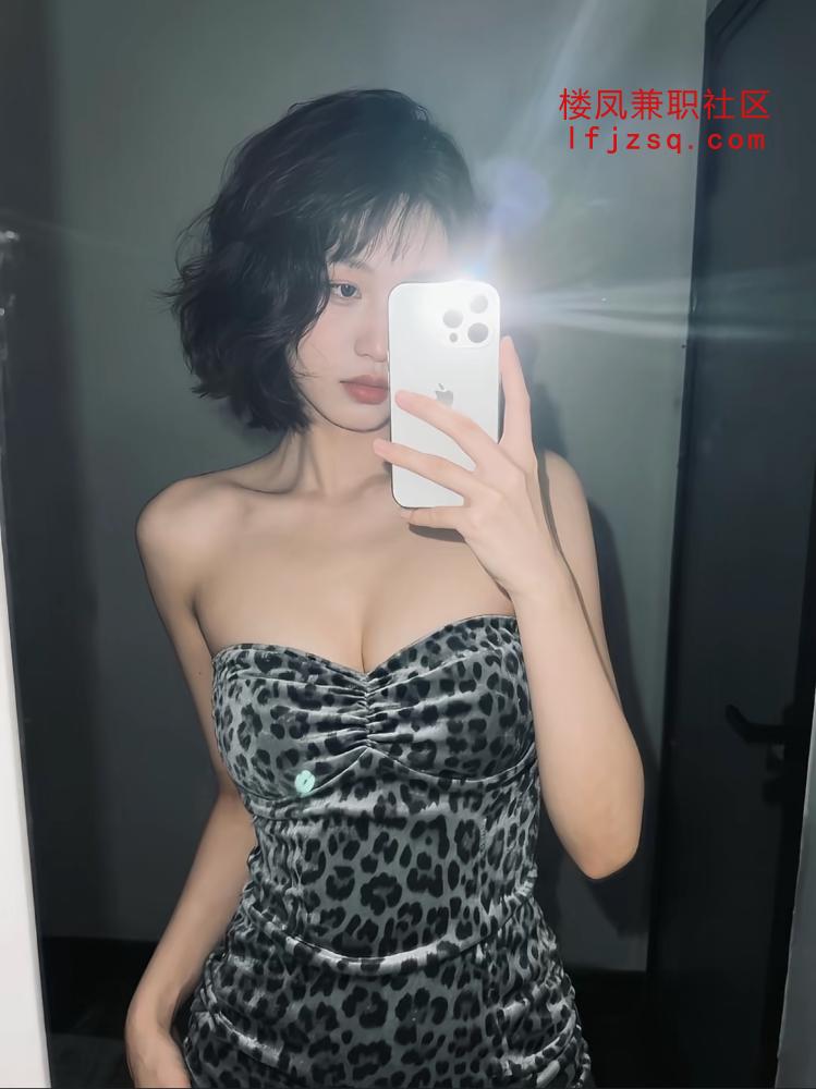 成都05后在校学妹完美身材肤白貌美兼职在外租房（可外出）