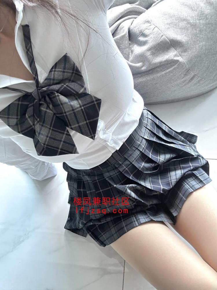 菏泽白嫩小新人逼紧乳头小粉嫩