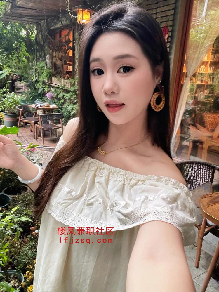 大胸极致诱惑多汁御姐