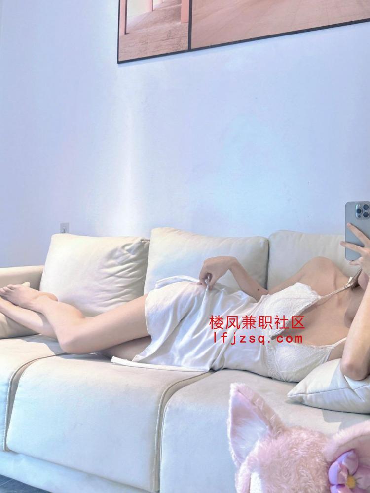 广州性感肤白水润美乳嫩妹