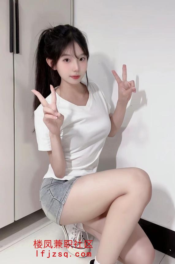 彩精小蝴蝶，逼水多很紧，身材好很骚