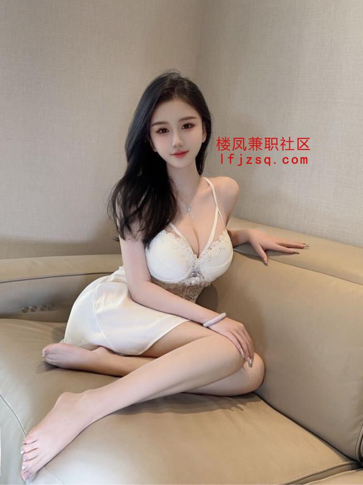 成都某艺术学院学妹牛奶雪白肌