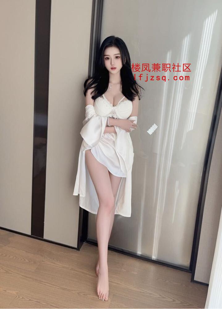 成都某艺术学院学妹牛奶雪白肌