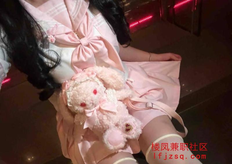 成都美乳御姐小依琳黑丝