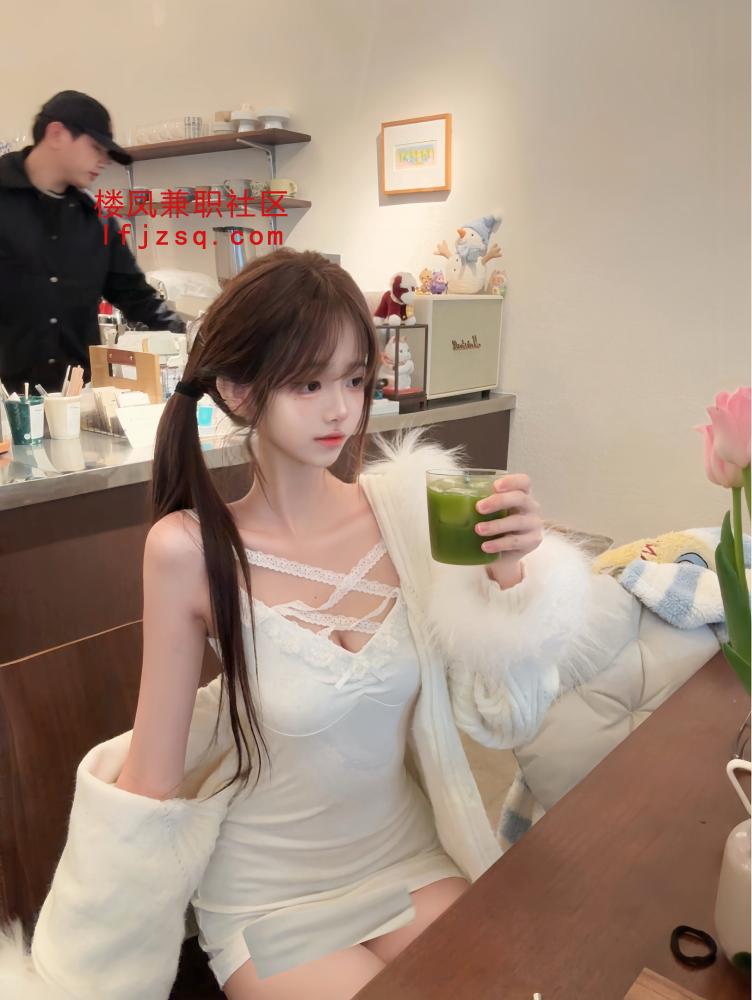 校外赚外快蜜桃臀粉鲍性欲强太敏感了