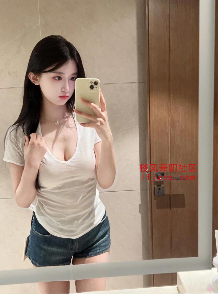 吴江00后嫩妹身材性感大波蜜桃臀夹的好紧