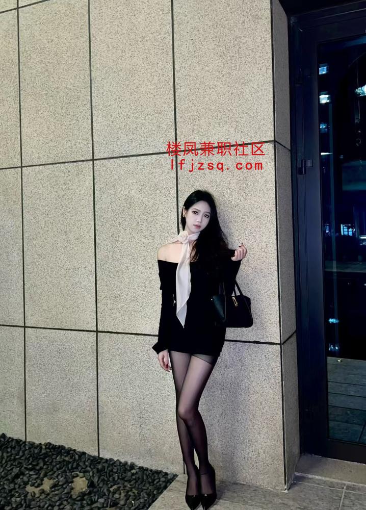 白嫩娇羞大胸御姐