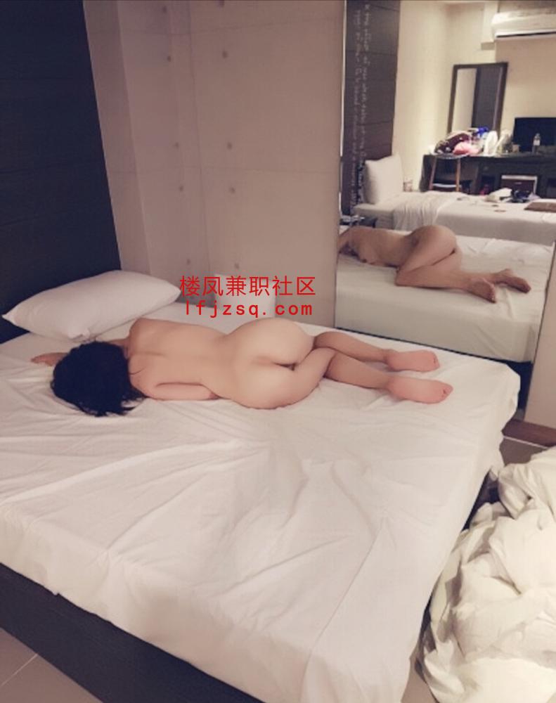 上海市05后在校学妹完美身材肤白貌美兼职在外租房（可外出）