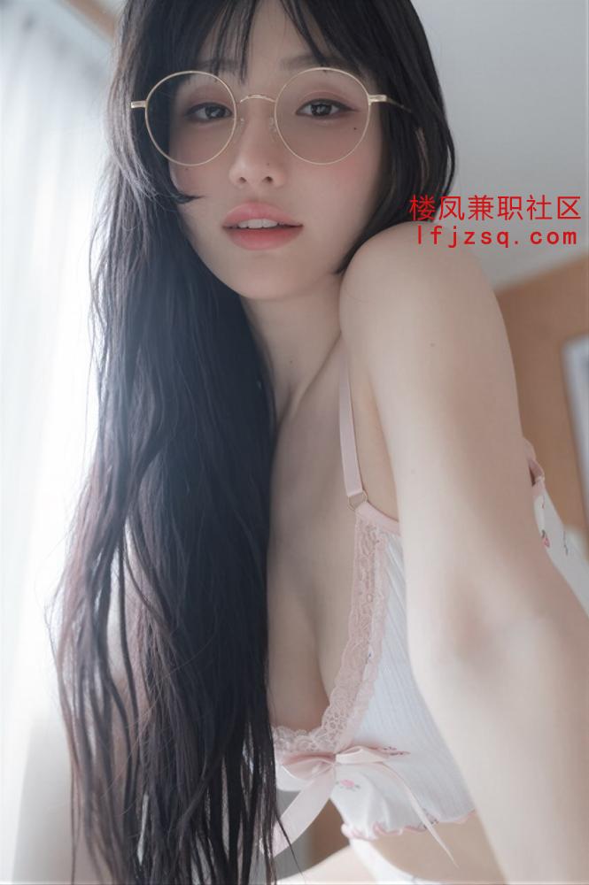 丰满身材巨乳控福音【值得一试】