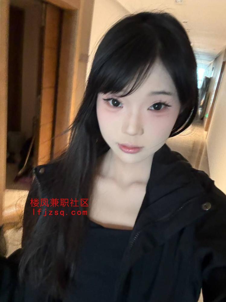 武汉酥胸美腿清纯小妹