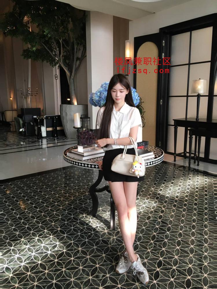 青春靓丽大胸小妹可情趣诱惑