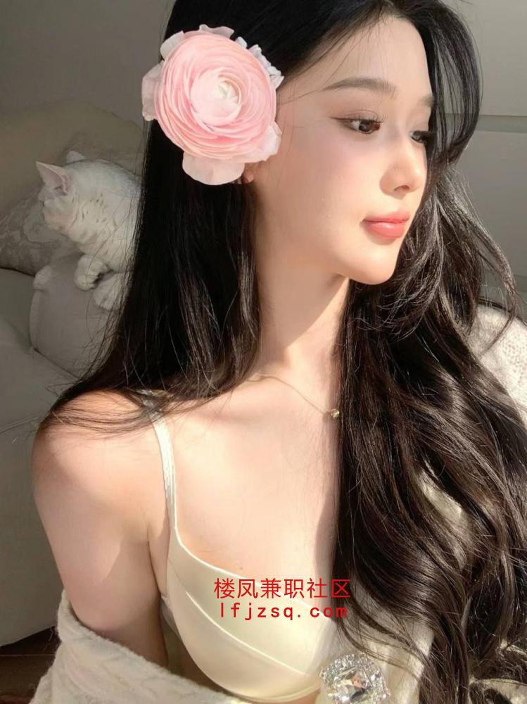 贵港腿长屁股也翘大奶妹子