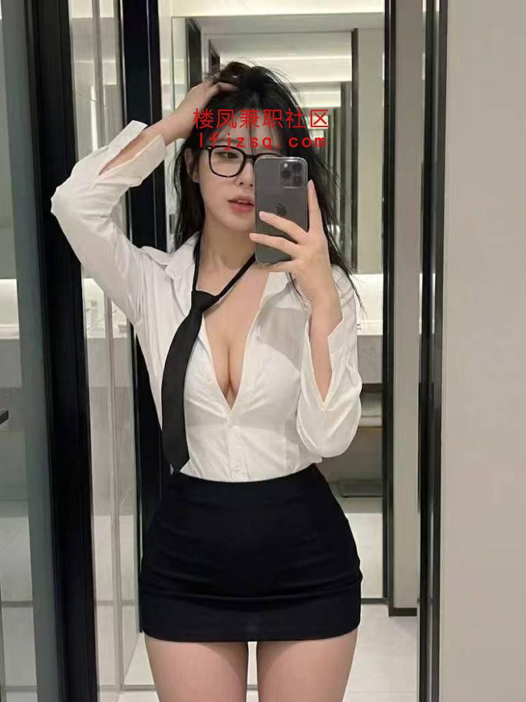 绝美身材粉嫩B紧又好玩