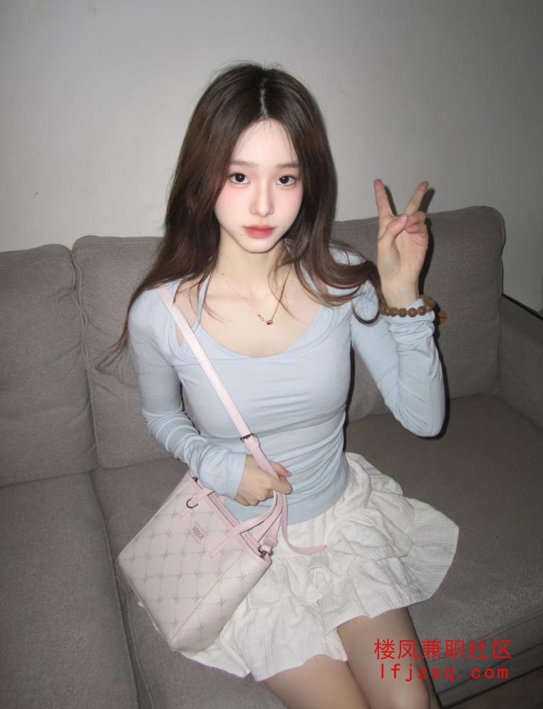 昆明居家调教青春靓丽少女 粉嫩多汁蝴蝶真极品