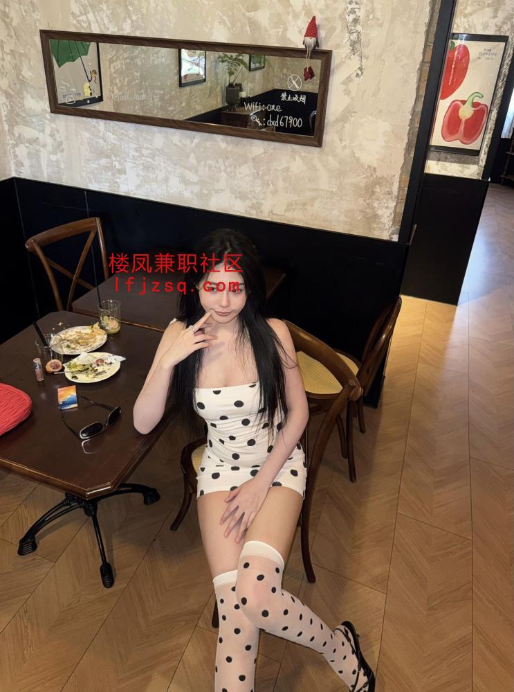 东站00后下海太紧太粉嫩了