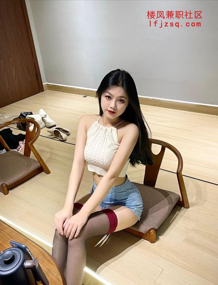 性感大长腿兼职小妹